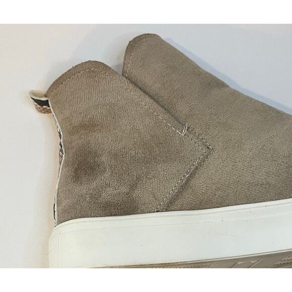 Very G Slip-On Flat Sneaker - Beige - Size 8.5 - Picture 5 of 8